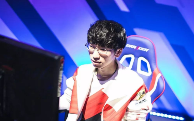 与其他中场 与其他中场